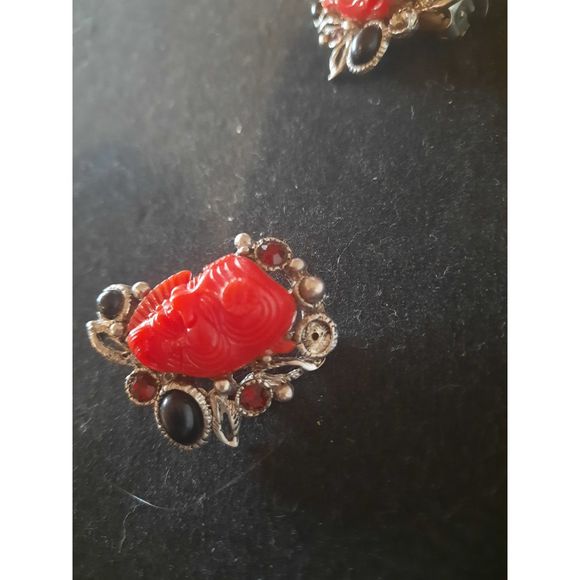 Vintage Selro Clip on Earrings Asian Red Devil 3 Missing Cabochon - Picture 6 of 11